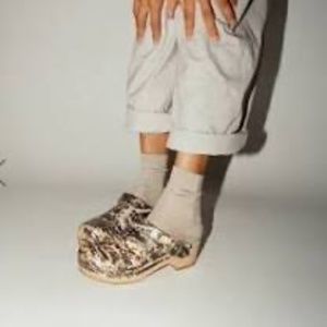 ISO No. 6 James Clog in Camo (or Black) - Size 36 or 37 w/ shearling